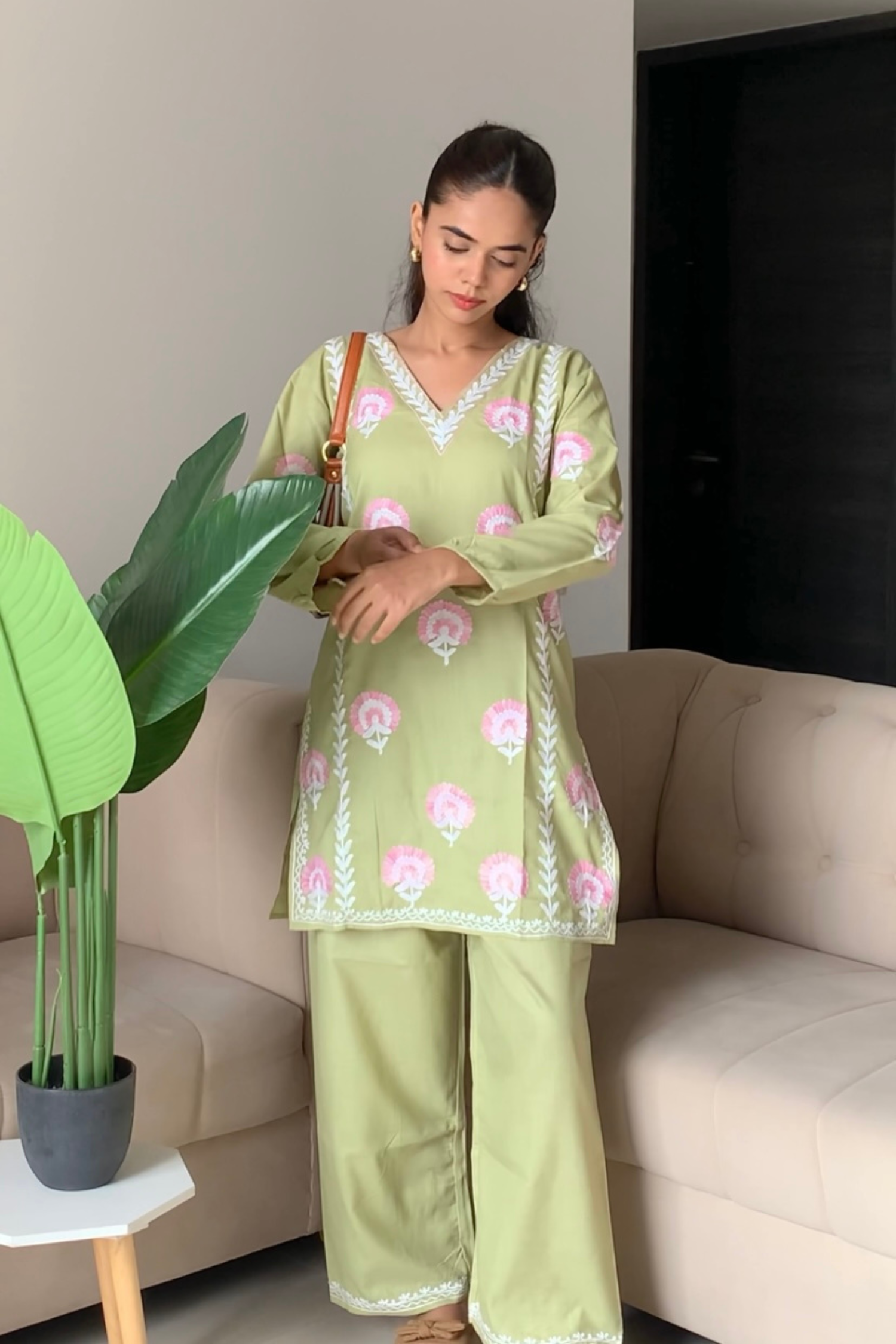 Sarah Shaikh In Yashmin Green Cotton Kashmiri Kurta and Pants Set
