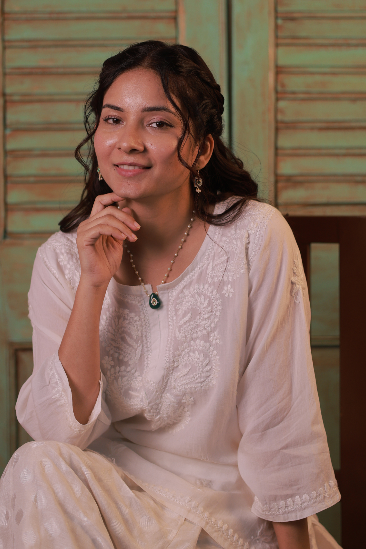 Ashu Sethi In Iqra White Chikankari Short Kurta