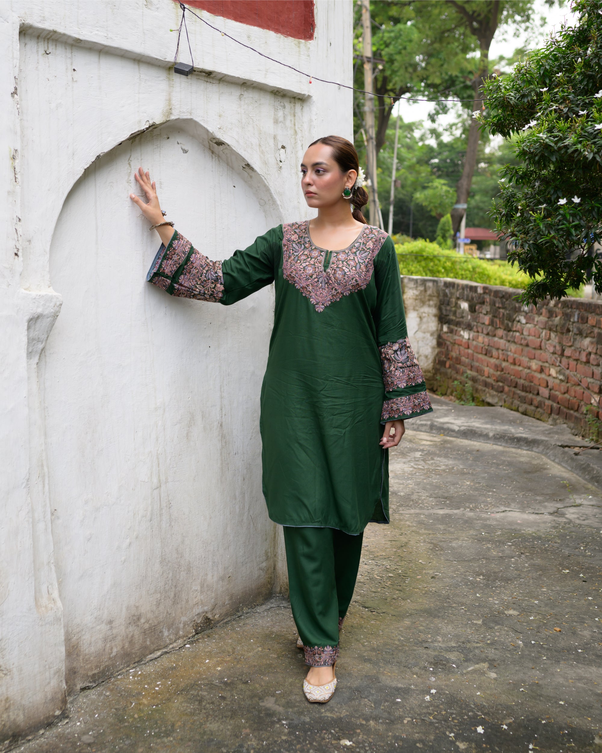 Huda Castleton Green Kashmiri Kurta and Pants Co-ord Set