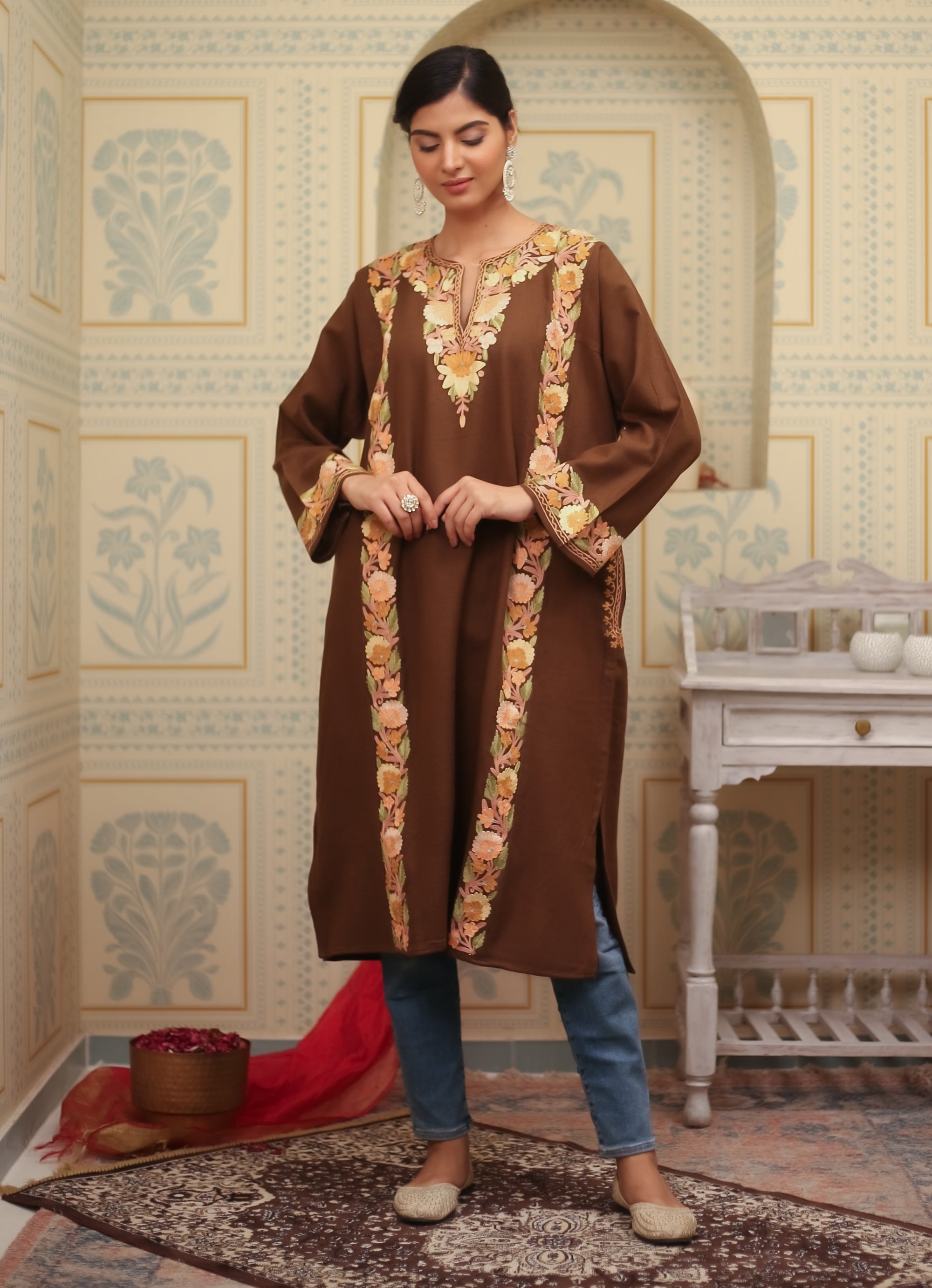 Eshita_Mud_Brown_Kashmiri_Woollen_Phiran_shop_Namastay