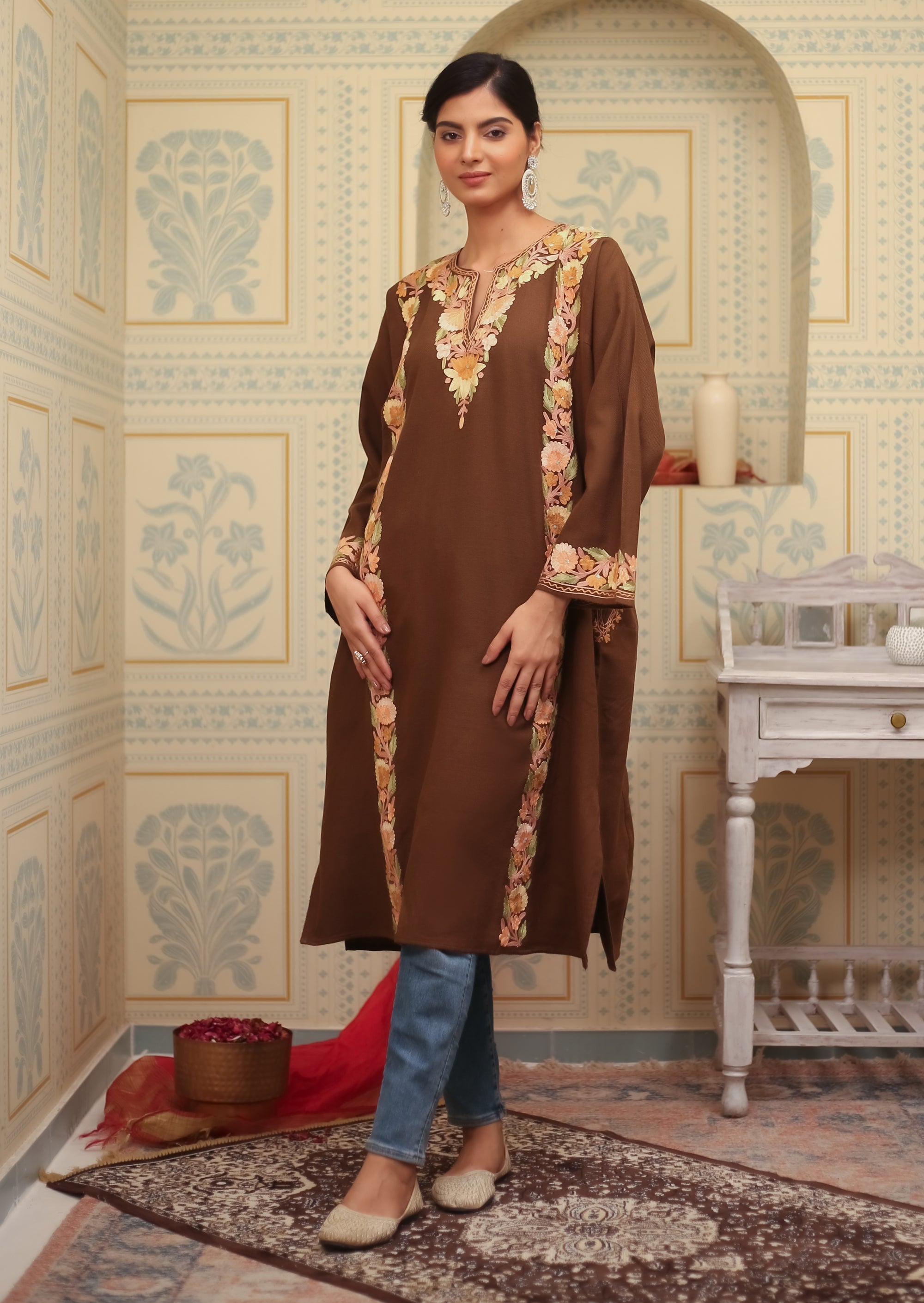 Eshita_Mud_Brown_Kashmiri_Woollen_Phiran_shop_Namastay