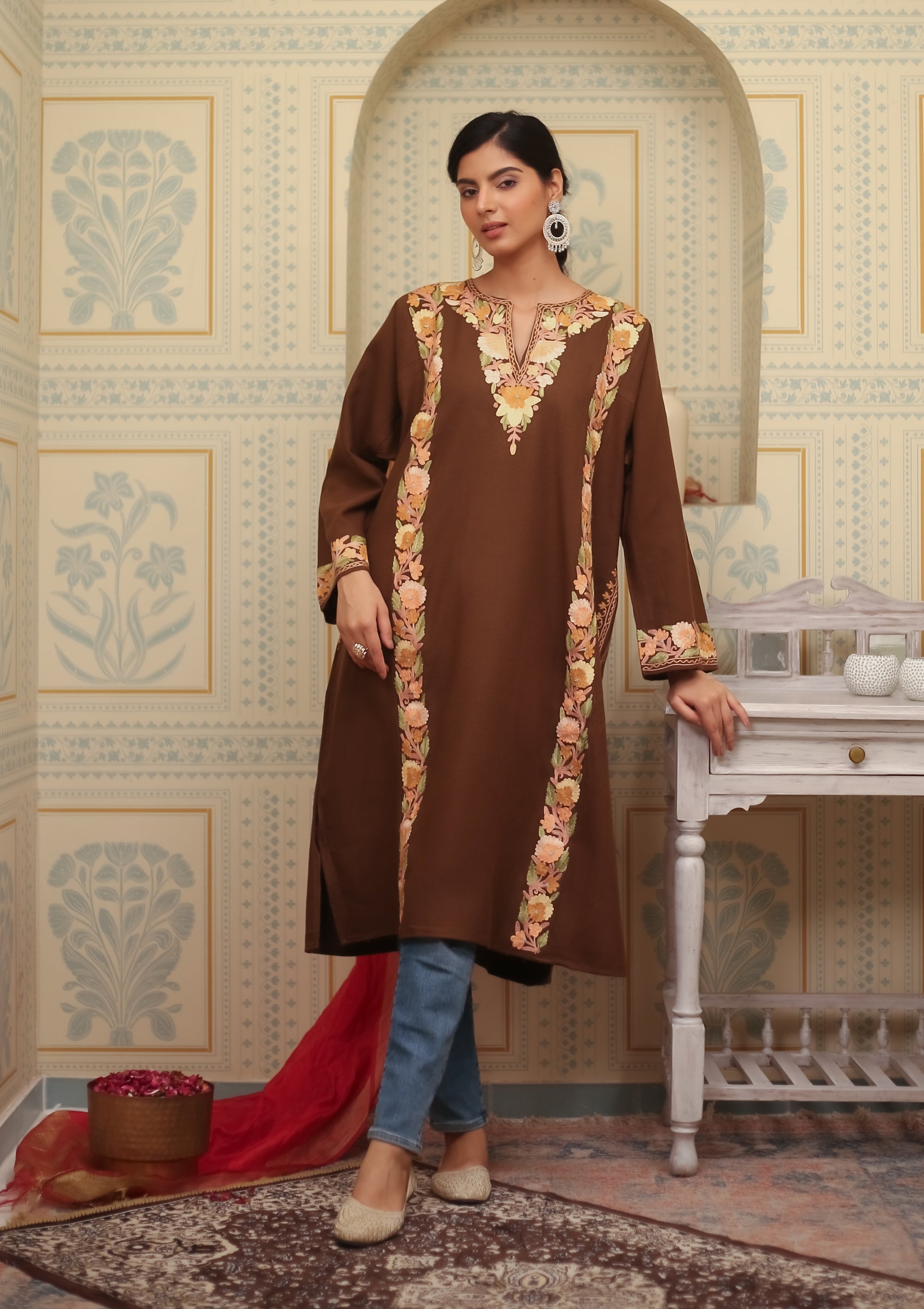 Eshita_Mud_Brown_Kashmiri_Woollen_Phiran_shop_Namastay