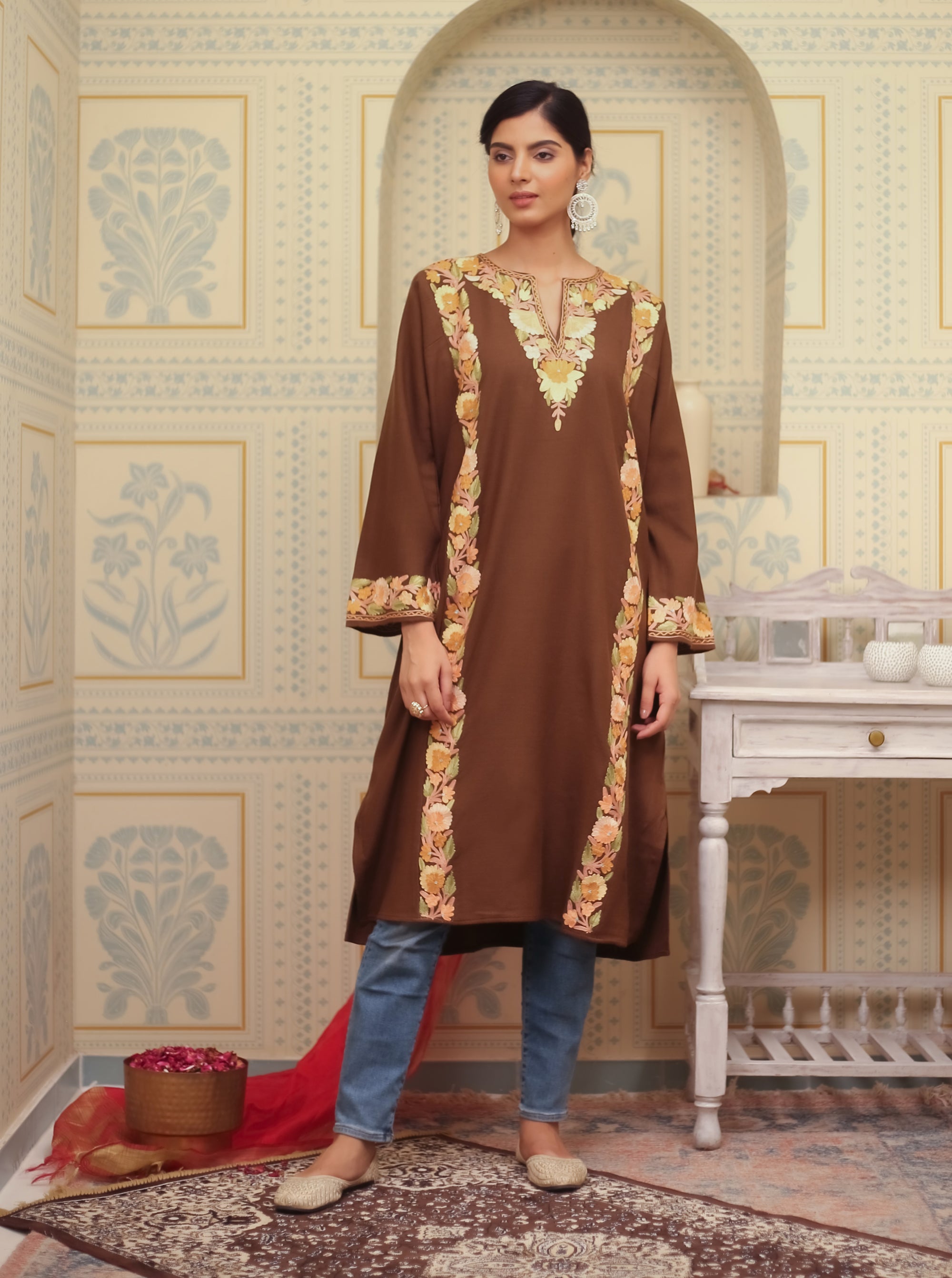 Eshita_Mud_Brown_Kashmiri_Woollen_Phiran_shop_Namastay