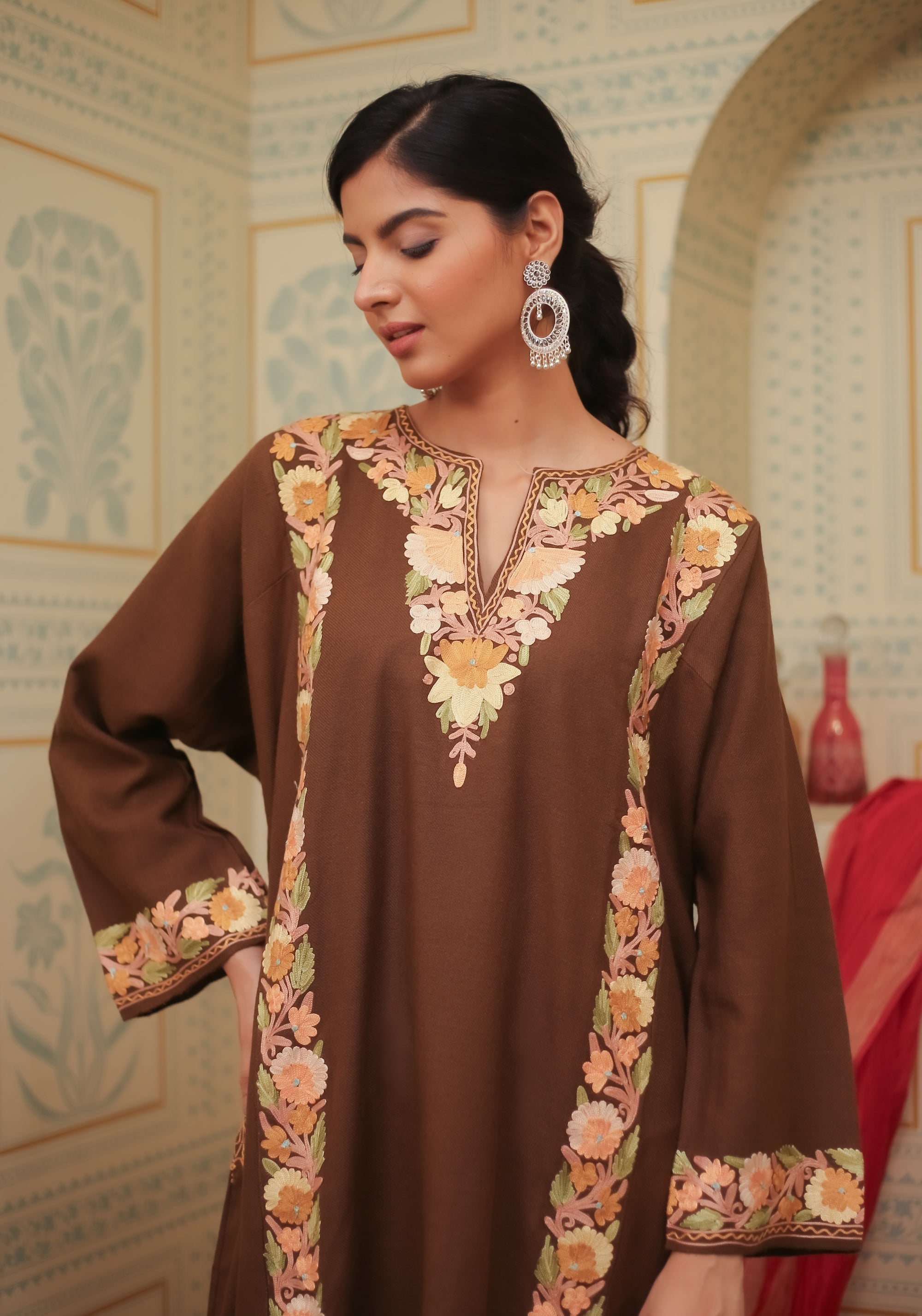 Eshita_Mud_Brown_Kashmiri_Woollen_Phiran_shop_Namastay