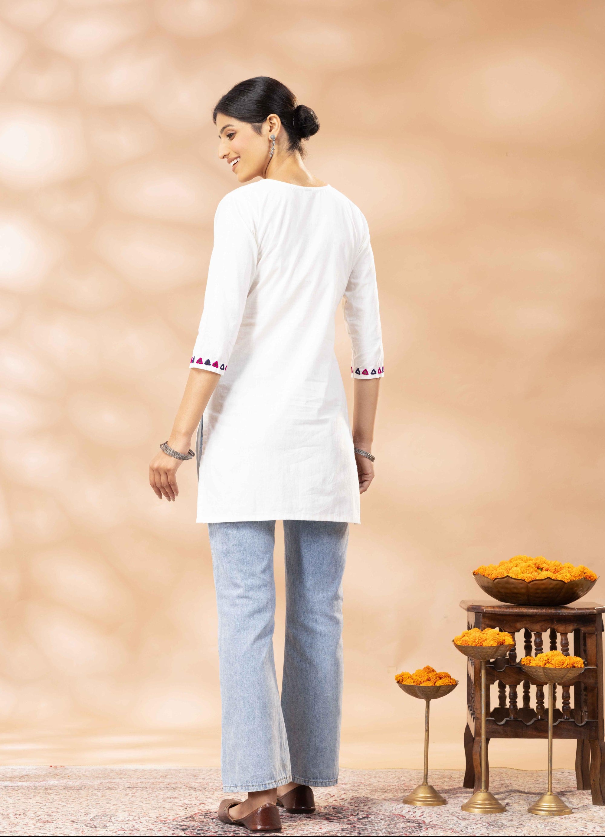 Lina White Kutch Mirror Work Cotton Short Kurta