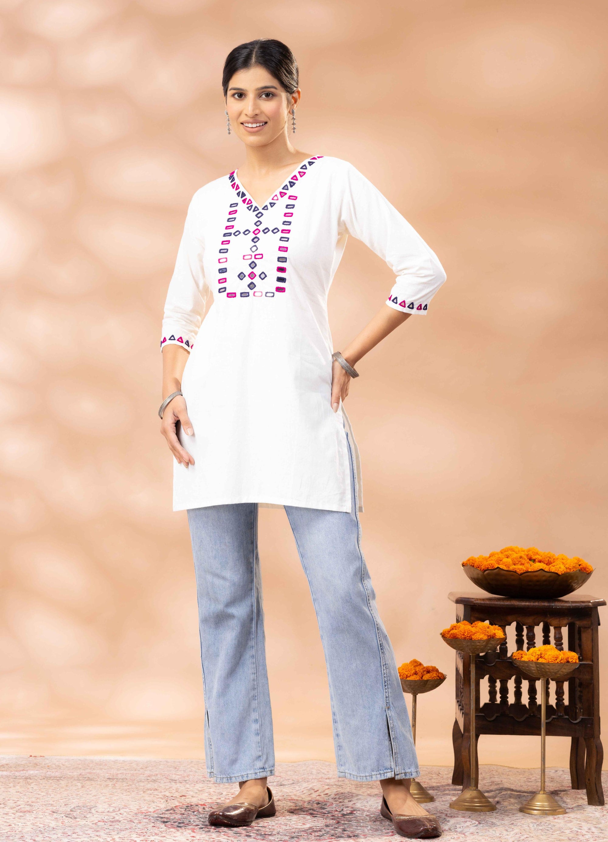 Lina White Kutch Mirror Work Cotton Short Kurta