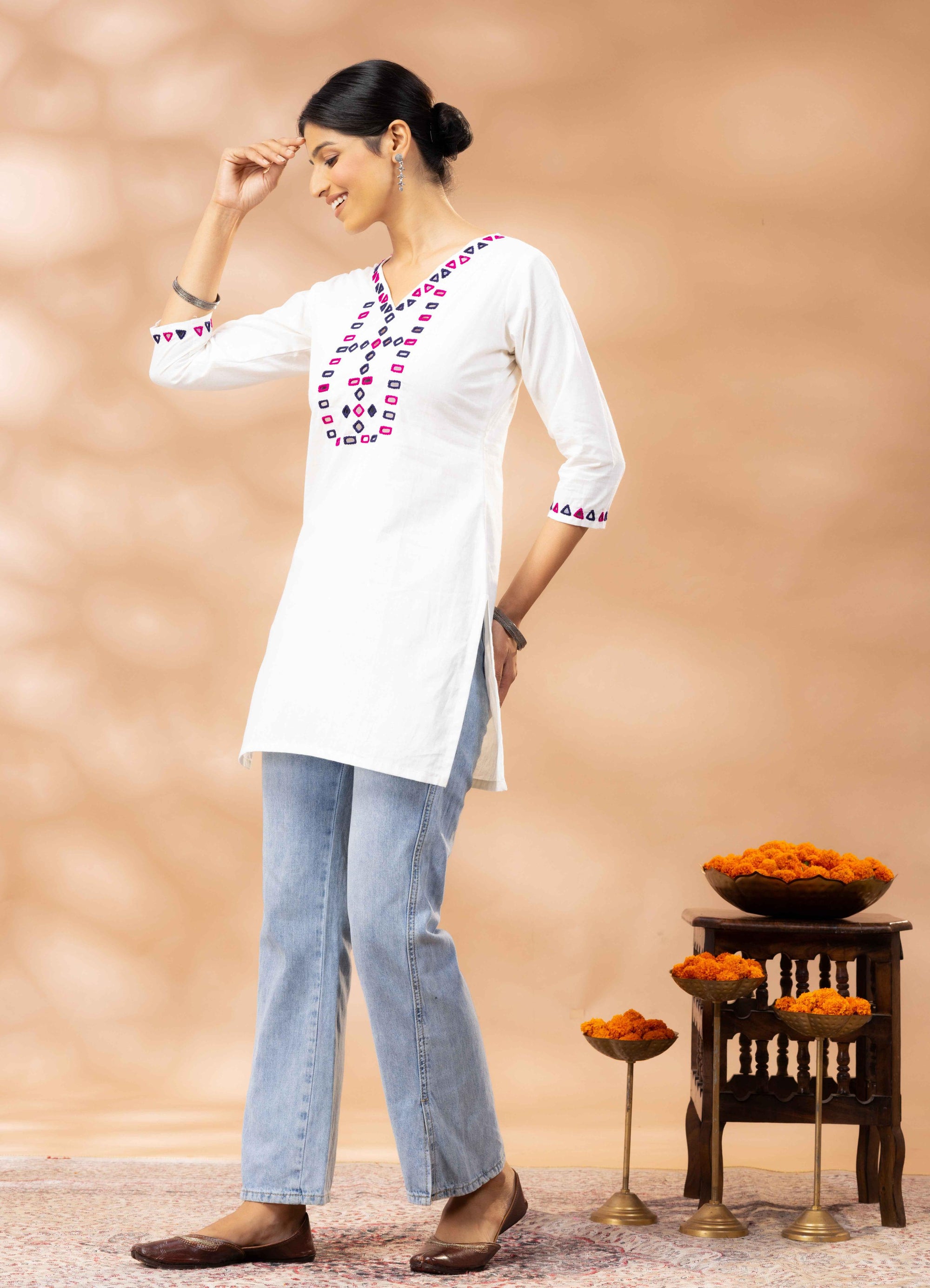 Lina White Kutch Mirror Work Cotton Short Kurta