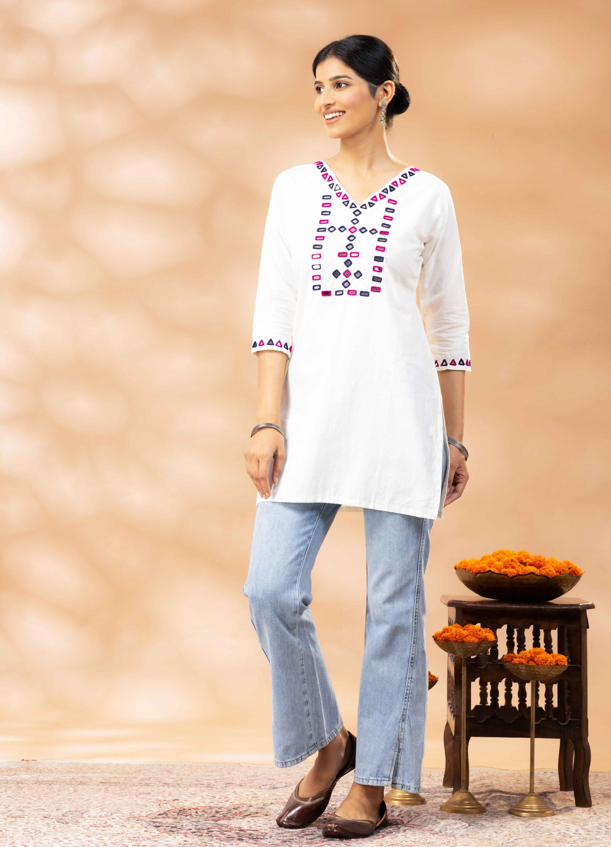 Lina White Kutch Mirror Work Cotton Short Kurta