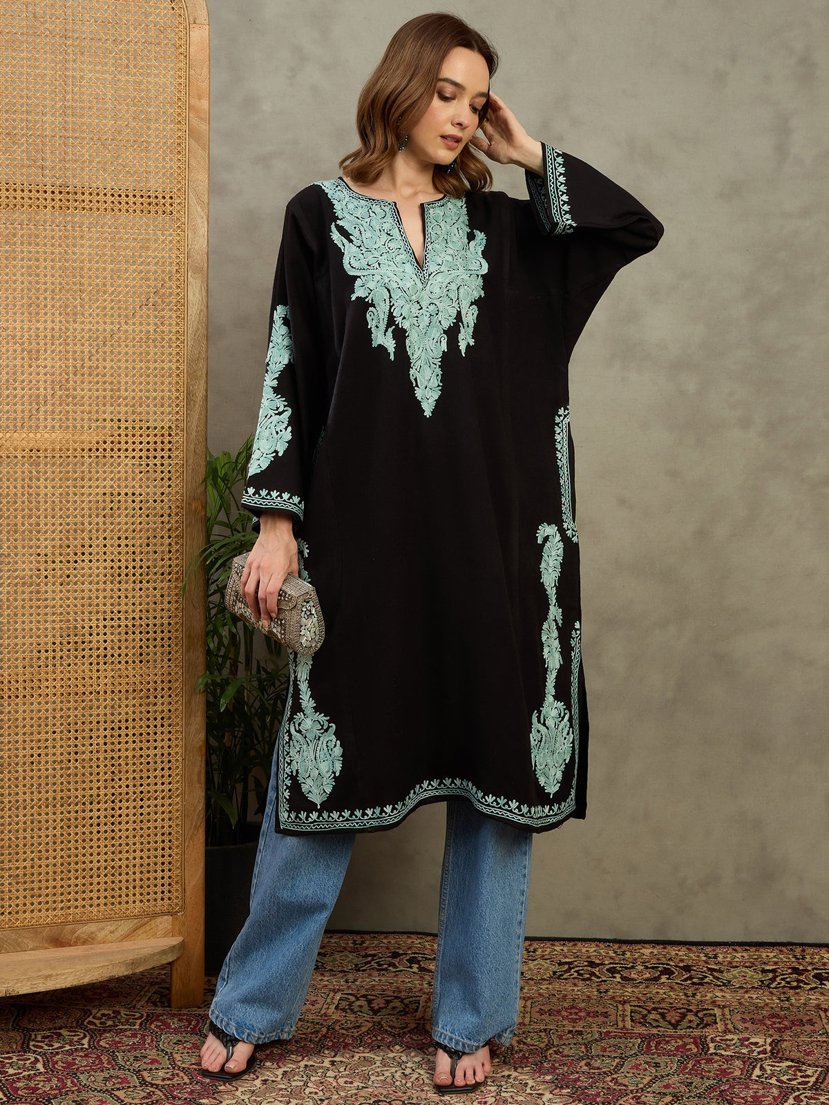 Rimsha Black Kashmiri Aari Embroidered Woollen Phiran