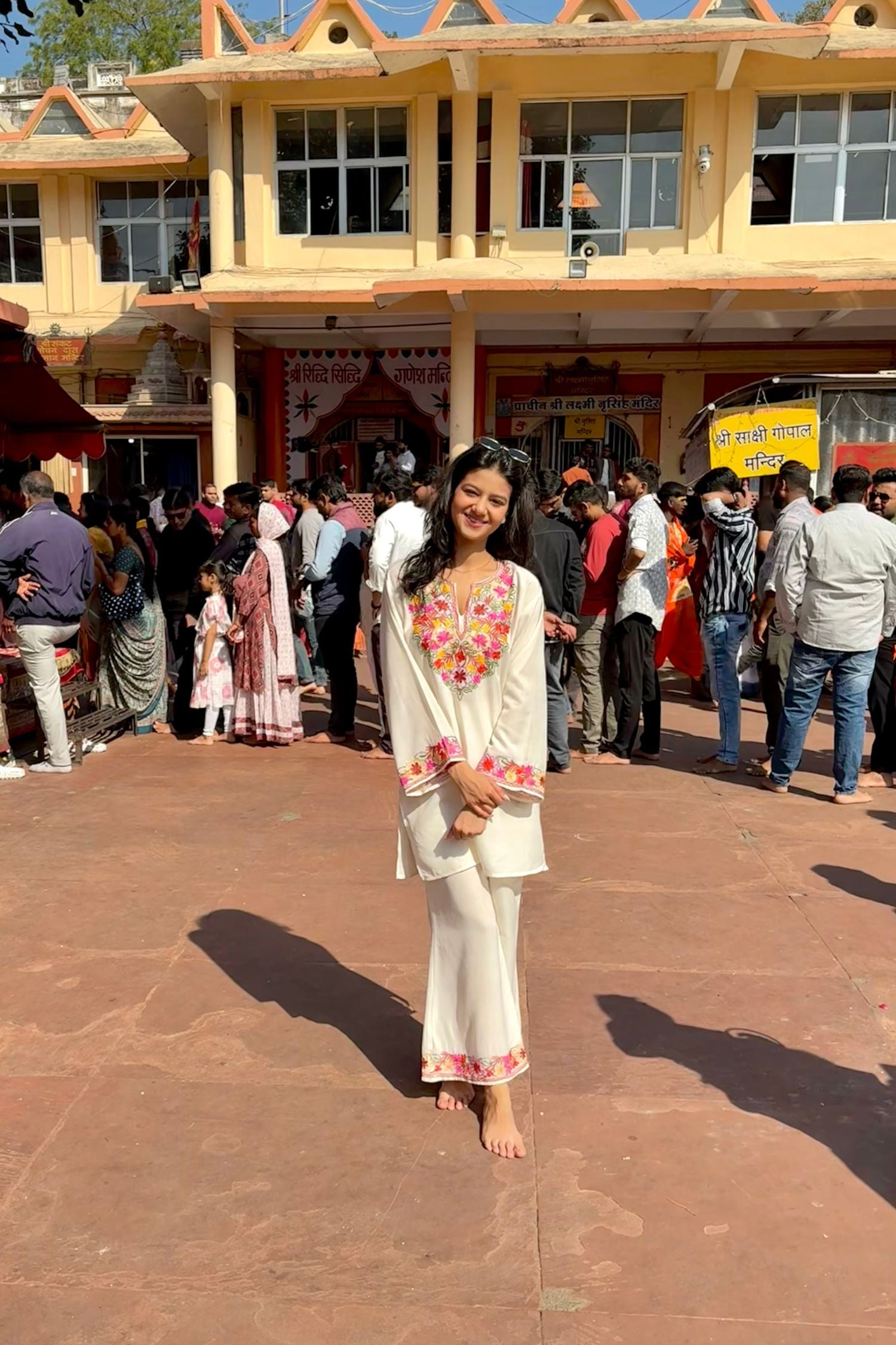 Jhanvii Gupta In XoXo White Kashmiri Coord Cotton Kurta Pants Set