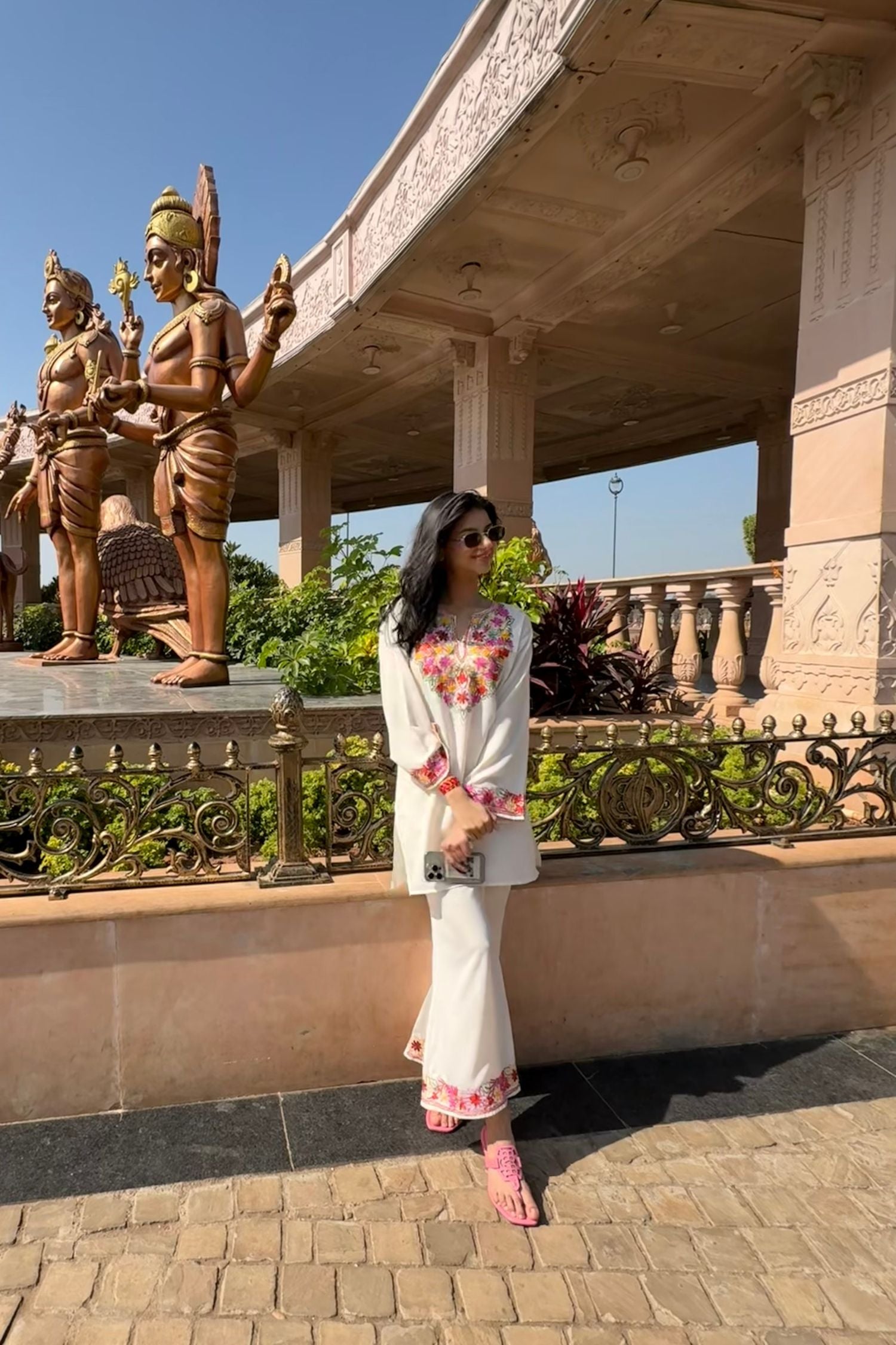 Jhanvii Gupta In XoXo White Kashmiri Coord Cotton Kurta Pants Set