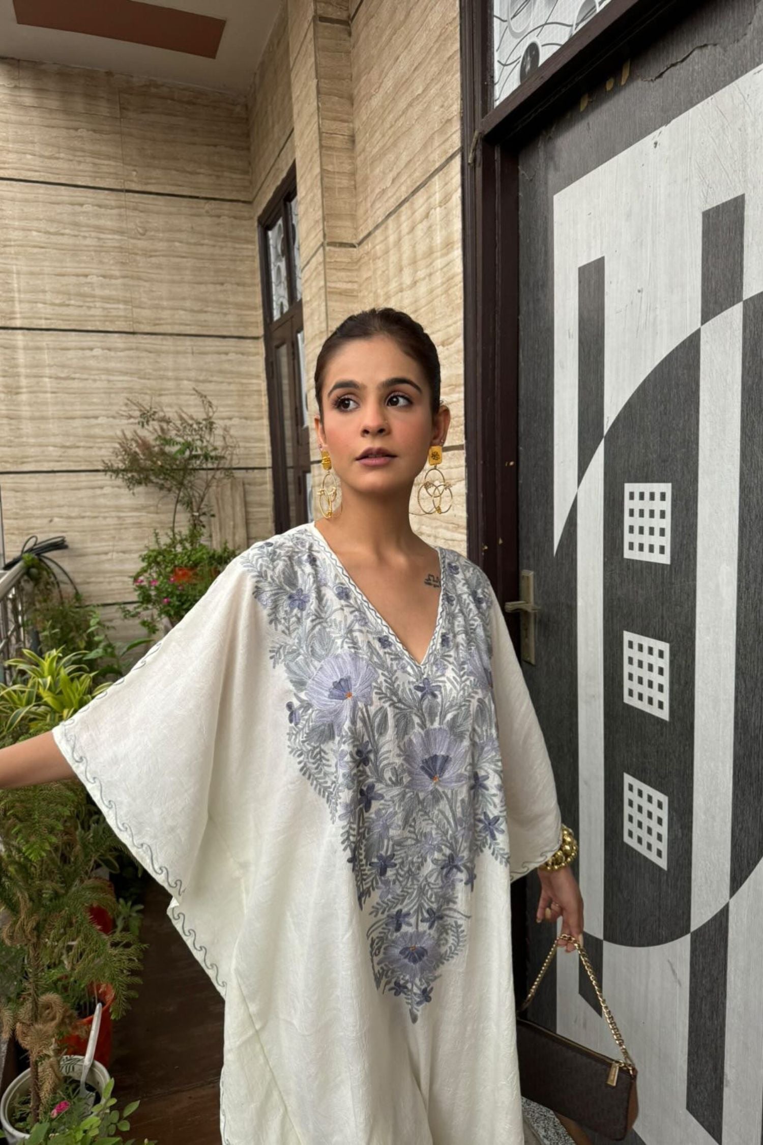 Vanshika Gaba In Pearl White Aari Embroidered Kashmiri Short Cotton Kaftan
