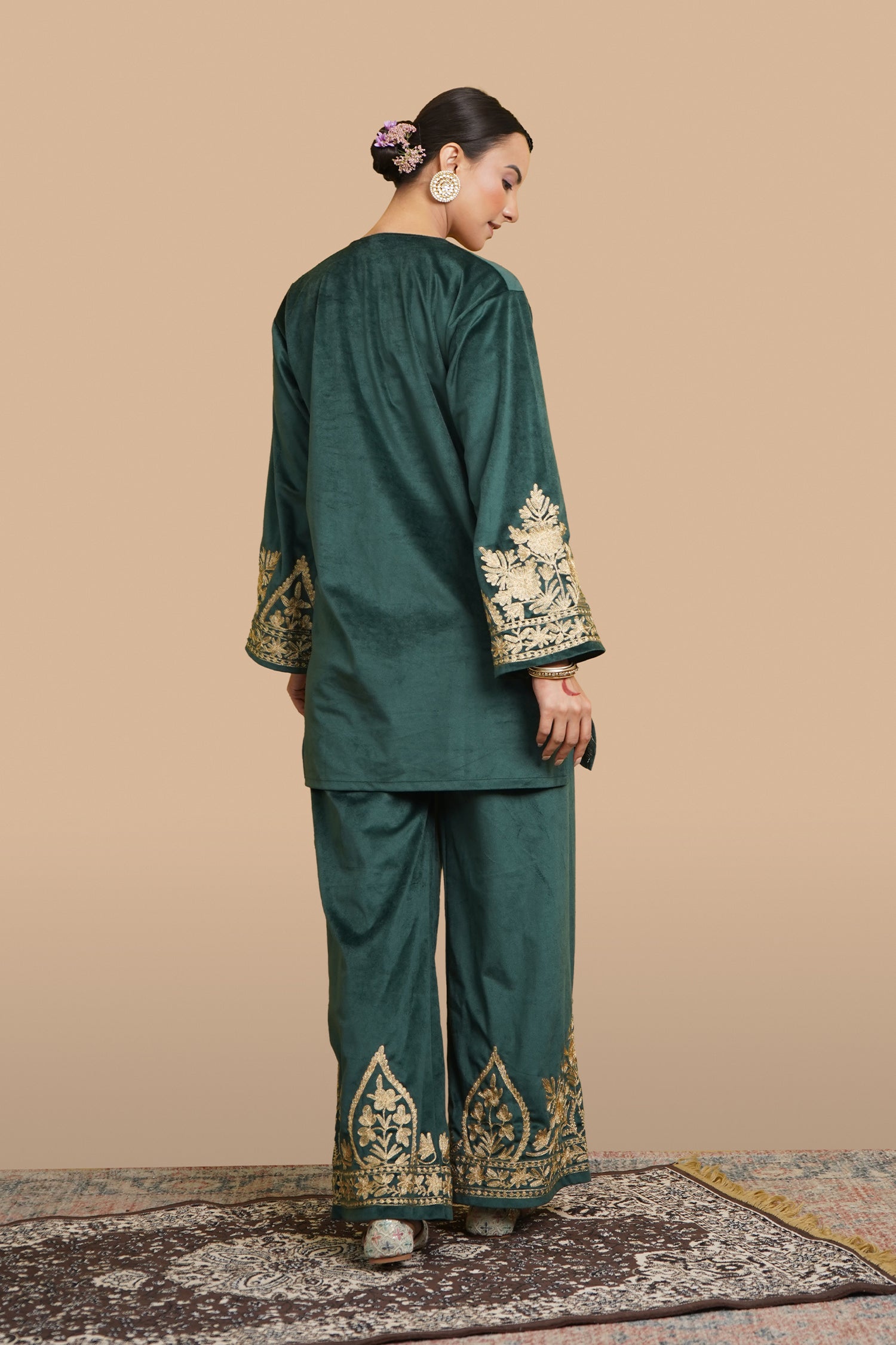 Malika_Zari_Embroidered_Green_Velvet_Coord_Kurta_Set_shop_Namastay