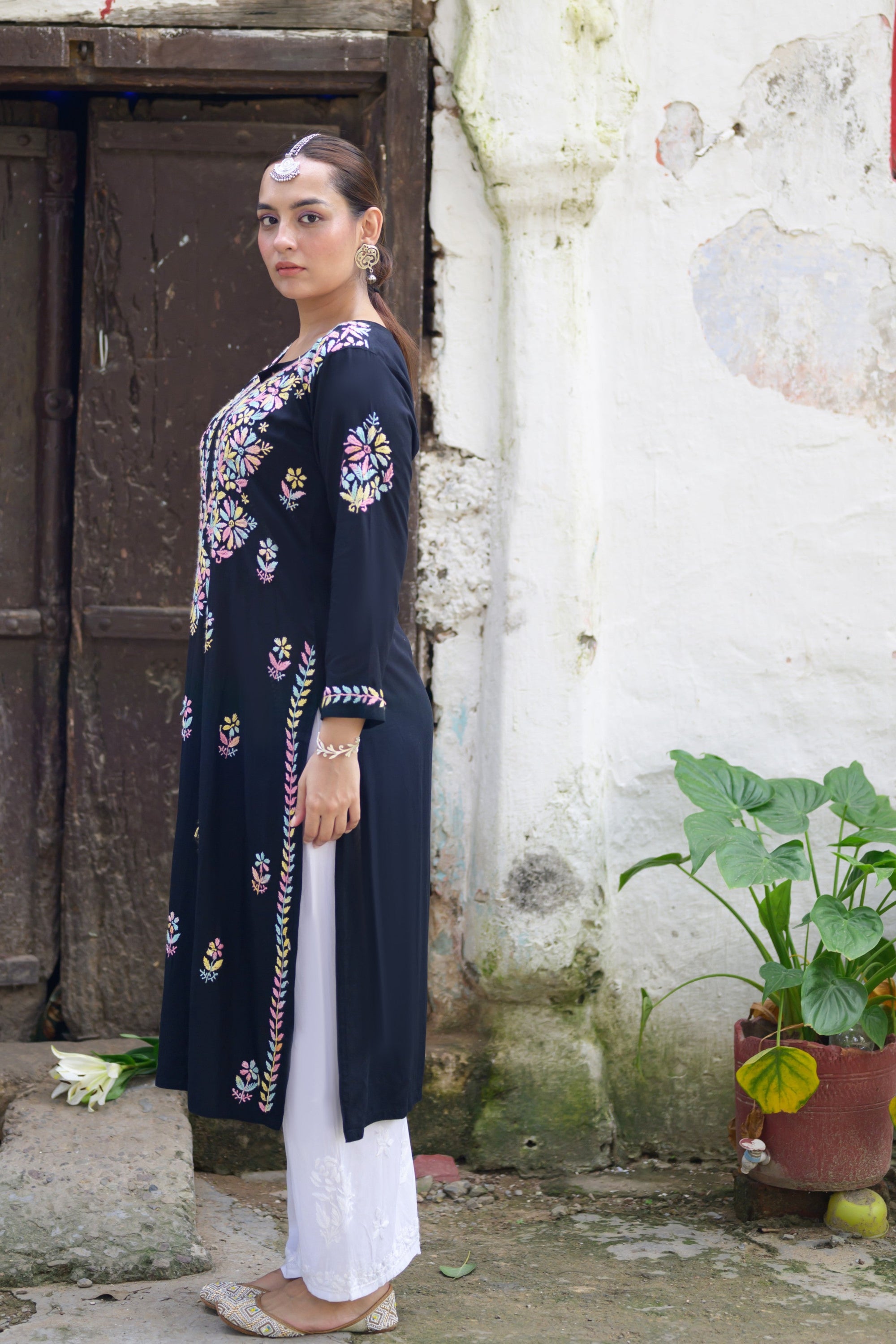 Ibna Black Chikankari Straight Kurta