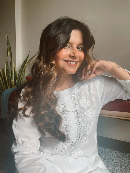 Nazakat White Chikankari Mukaish Kurta m1
