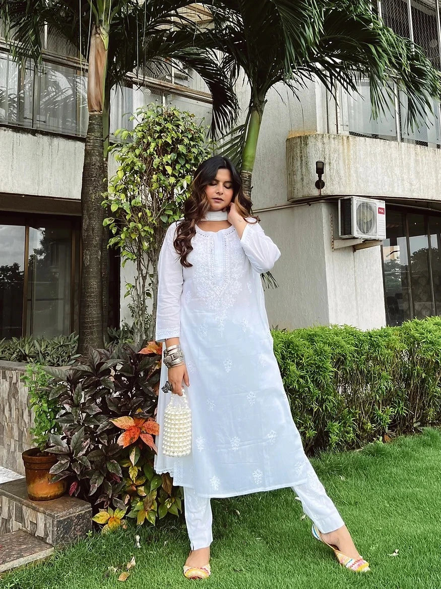 Nazakat White Chikankari Mukaish Kurta m4