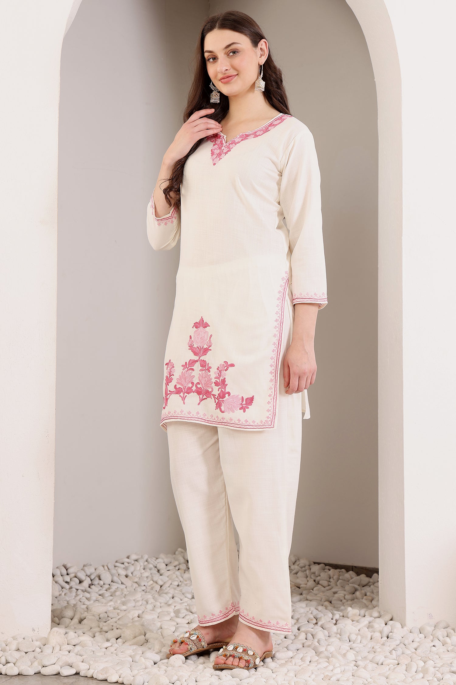 Mihira_Cotton_White_Kashmiri_Kurta_Set_shop_Namastay