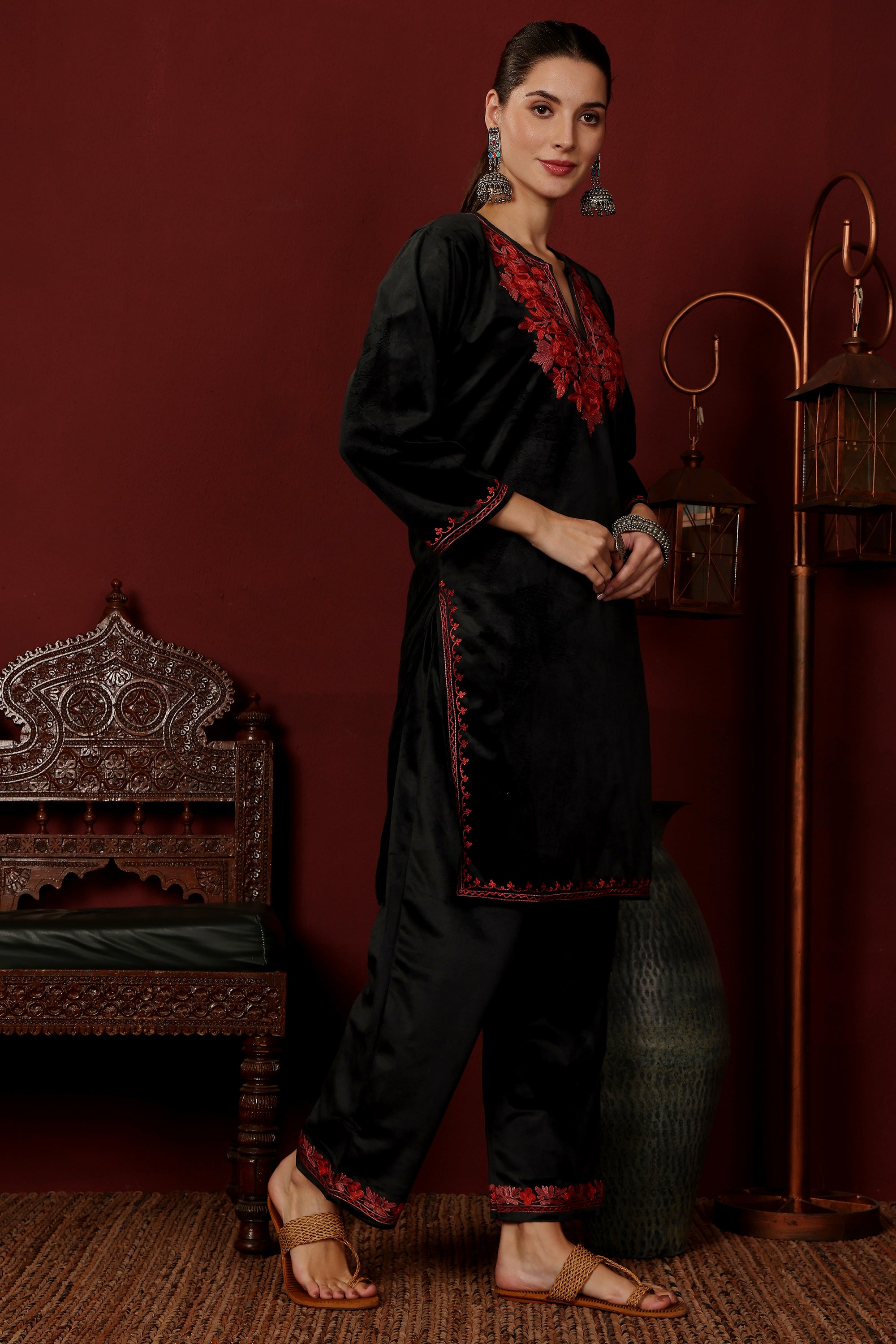 Dua_Kashmiri_Embroidered_Black_Velvet_Coord_Kurta_Set_shop_Namastay