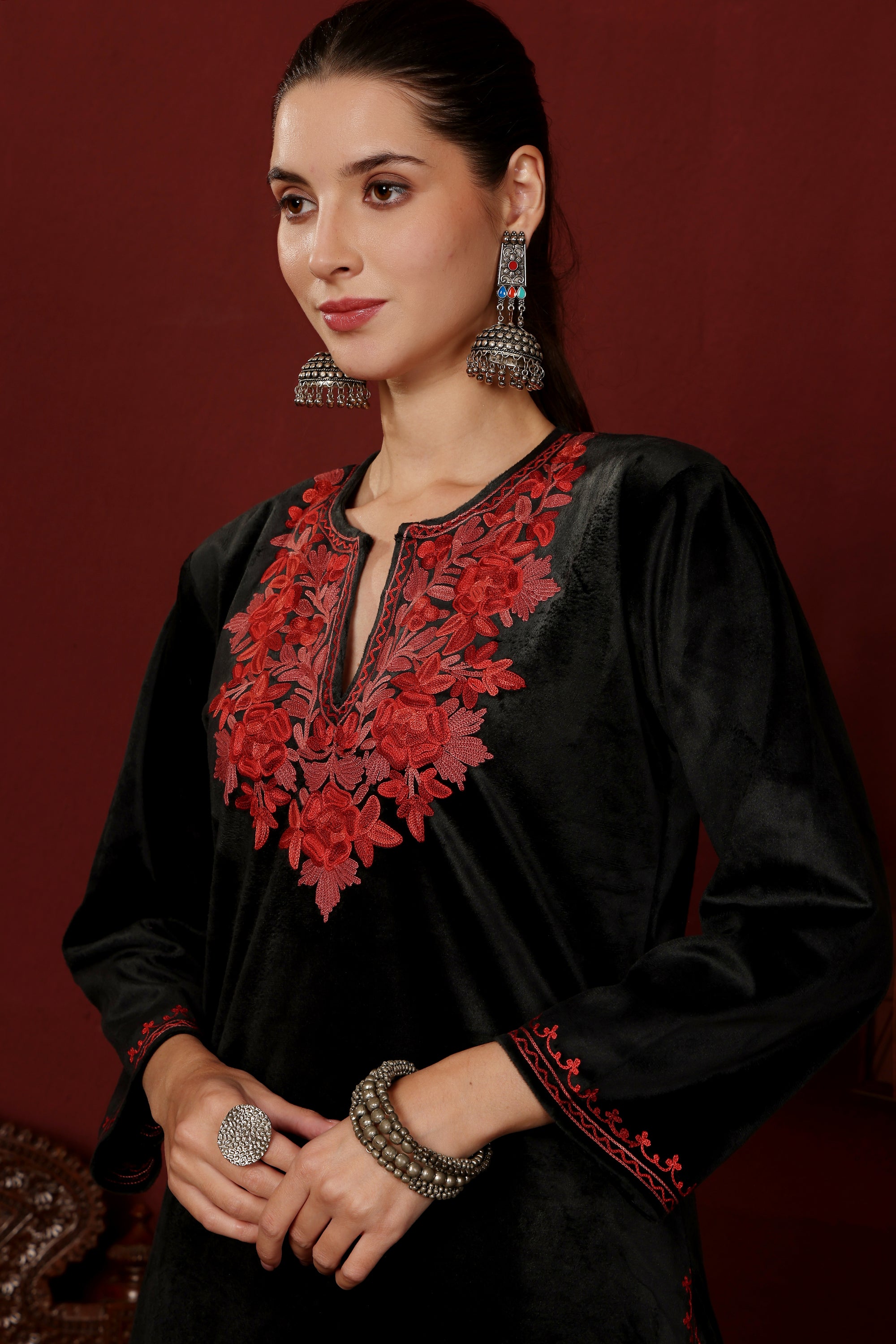 Dua_Kashmiri_Embroidered_Black_Velvet_Coord_Kurta_Set_shop_Namastay